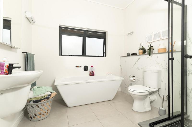2 Bedroom Property for Sale in The Huntsman Western Cape